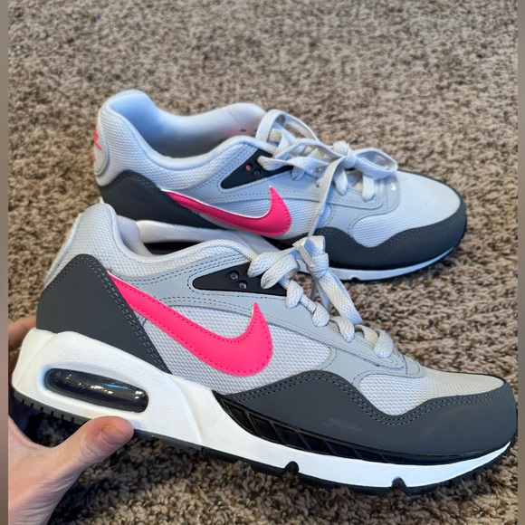 Nike Women's Sneakers in Gray and Pink - Picture 5 of 8